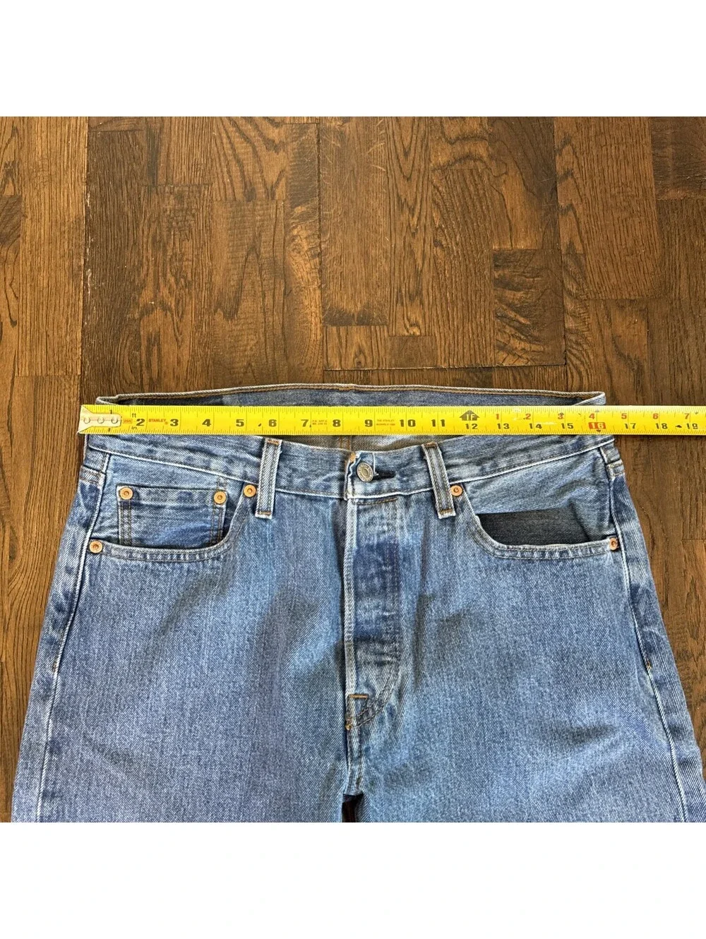 Levis 501 Jeans Mens 32x32 Light Wash Blue Button Fly Straight Leg Denim Classic